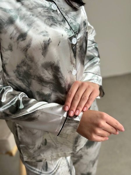 Стильна біла шовкова піжама на ґудзиках з мармуровим принтом DO3212 фото