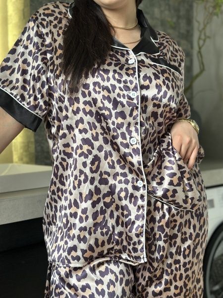 Піжама з леопардовим принтом PLUS SIZE з сорочкою та штанами DO3627 фото