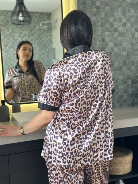 Піжама з леопардовим принтом PLUS SIZE з сорочкою та штанами DO3627 фото