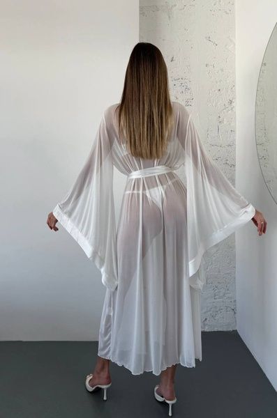 Длинный белый халат с широкими рукавами и шелковыми вставками DO3637/1-M фото