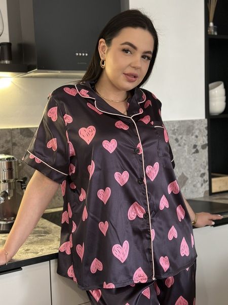 Піжама PLUS SIZE чорна у сердечко з сорочкою та штанами DO3634 фото